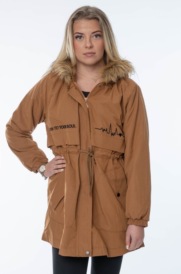 Bruine dames parka jas – Met capuchon, faux fur kraag & tekstdetail - BlushFashionstore