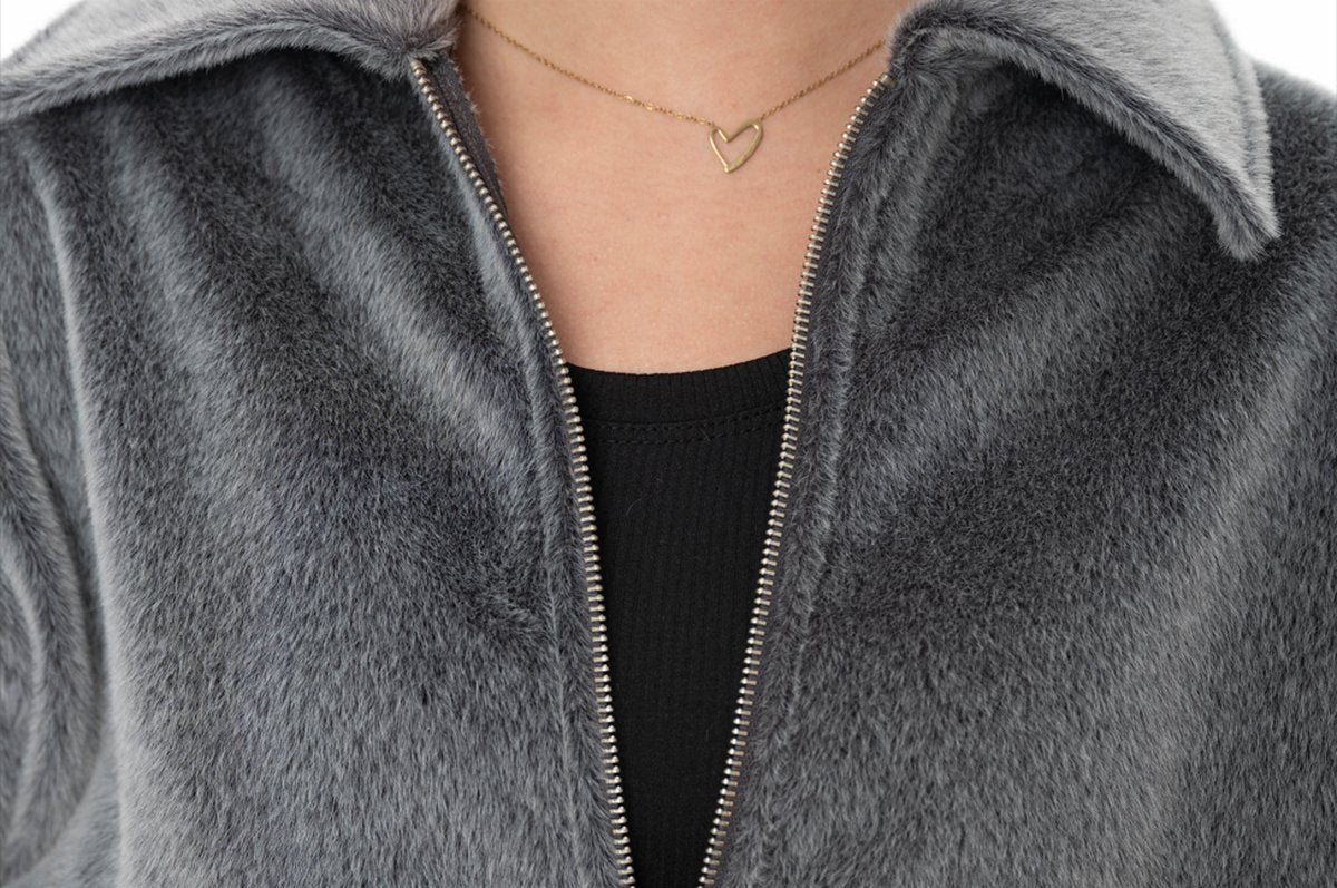 Grijze dames jas – Kort teddy model met rits en grote zakken - BlushFashionstore