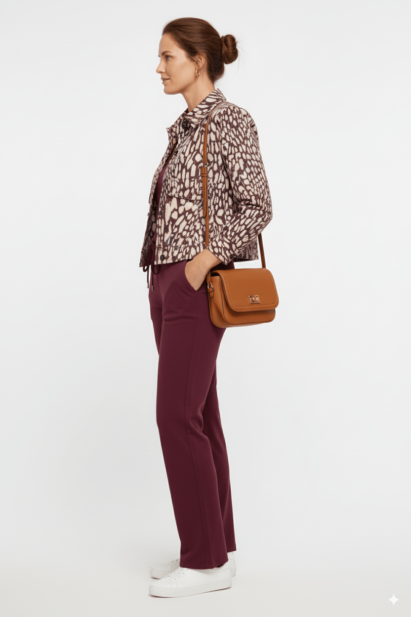 Mi Piace Damesjack Bordeaux Abstract Print – Kort Jack met Knoopsluiting - BlushFashionstore