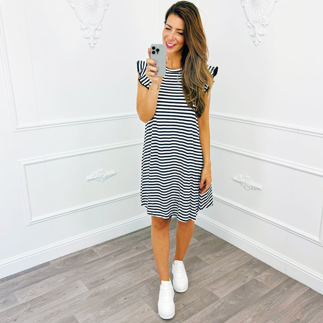Streep Ruffel Dress Marine Blauw - BlushFashionstore