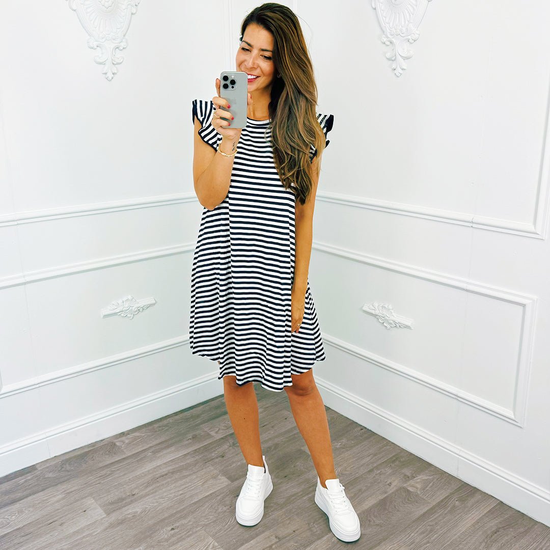 Streep Ruffel Dress Marine Blauw - BlushFashionstore