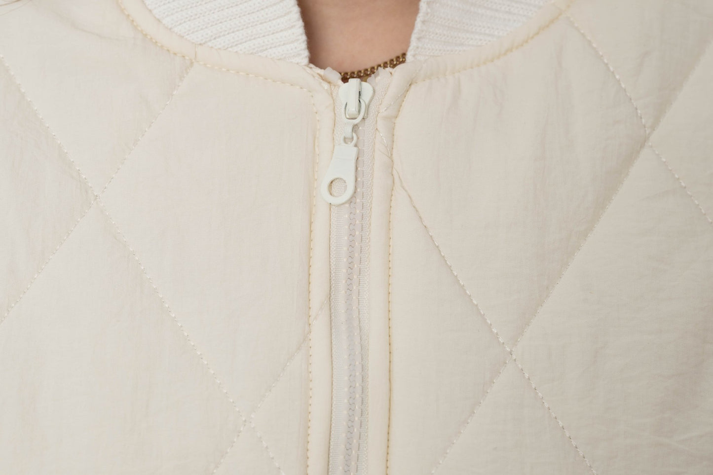 Witte dames bomber jas – Quilted design met ritssluiting - BlushFashionstore
