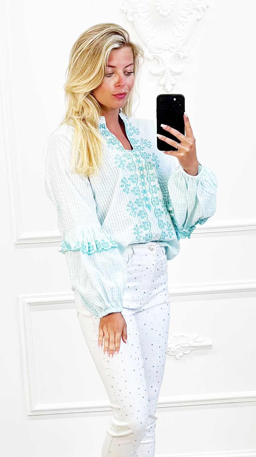 "Lichte geborduurde blouse in licht turkoois