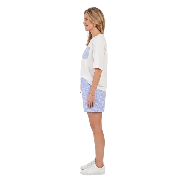 
                    
                      Kyra luipaard co-ord set in blauw voor dames - animal print - detail van het ontwerp
                    
                  