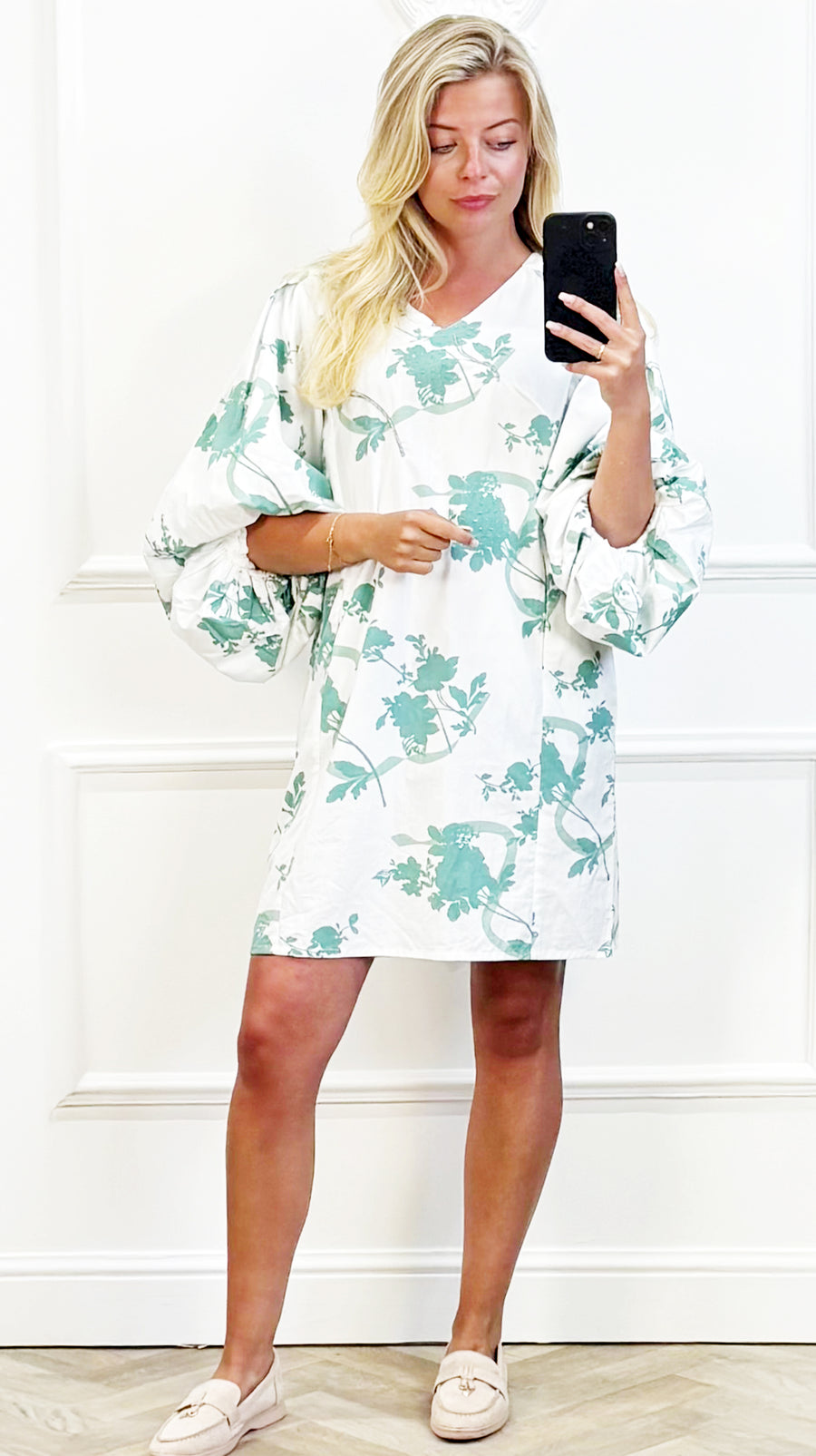 "Witte Midi Jurk met Groene Print"