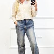 "Beige Blouse met Subtiel Borduurwerk"