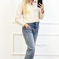 "Beige Blouse met Subtiel Borduurwerk"