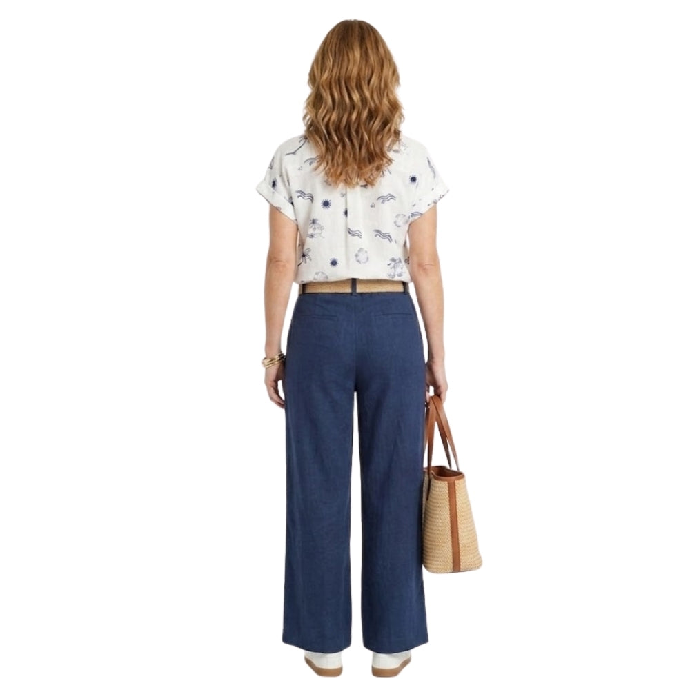 Sari co-ord set met strandprint en ceintuur in marineblauw voor dames - styling foto