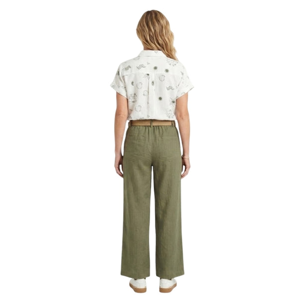 Sari co-ord set met strandprint en ceintuur in legergroen voor dames - styling foto