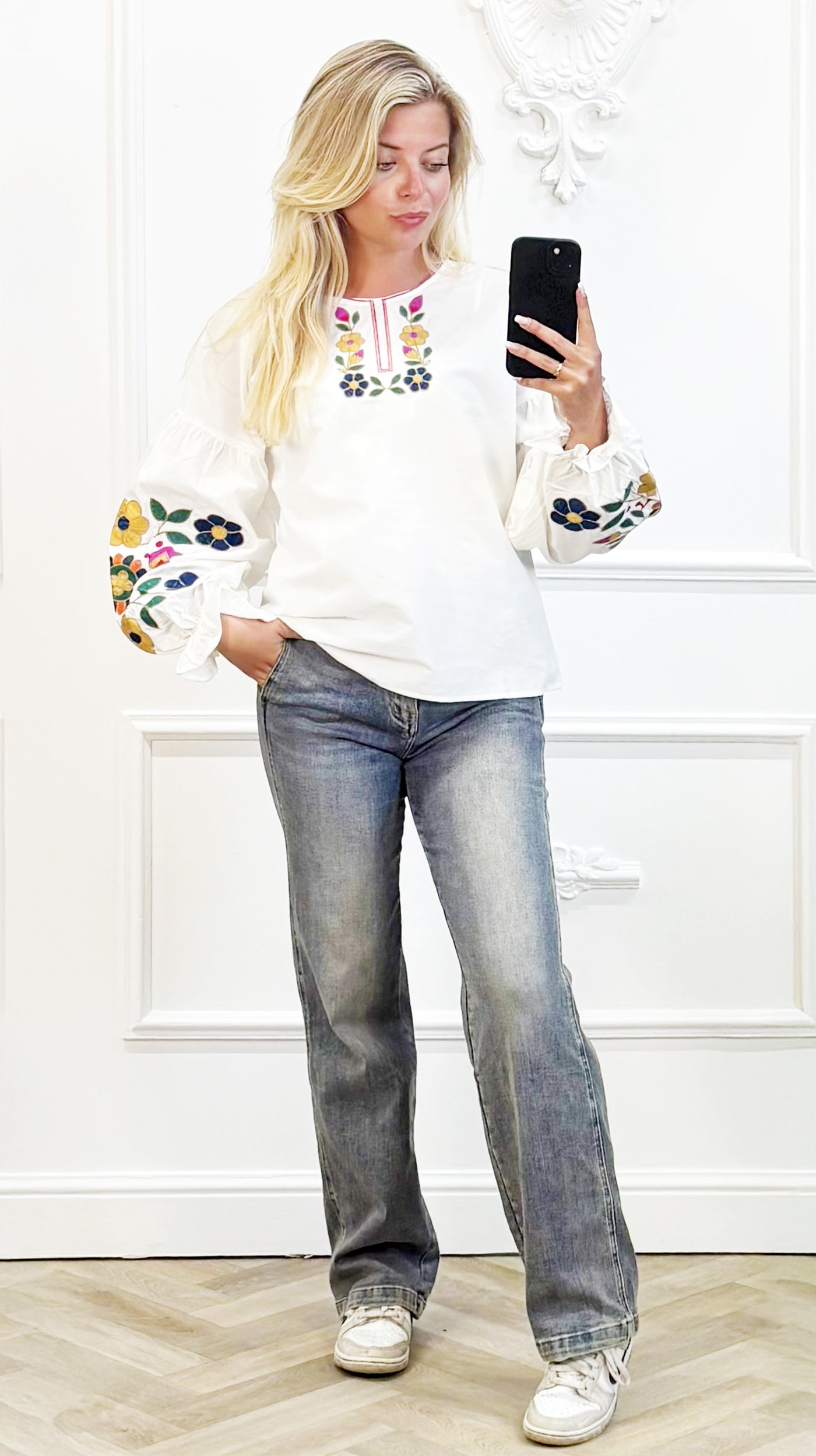 "Witte Boho Blouse met Bloemen"