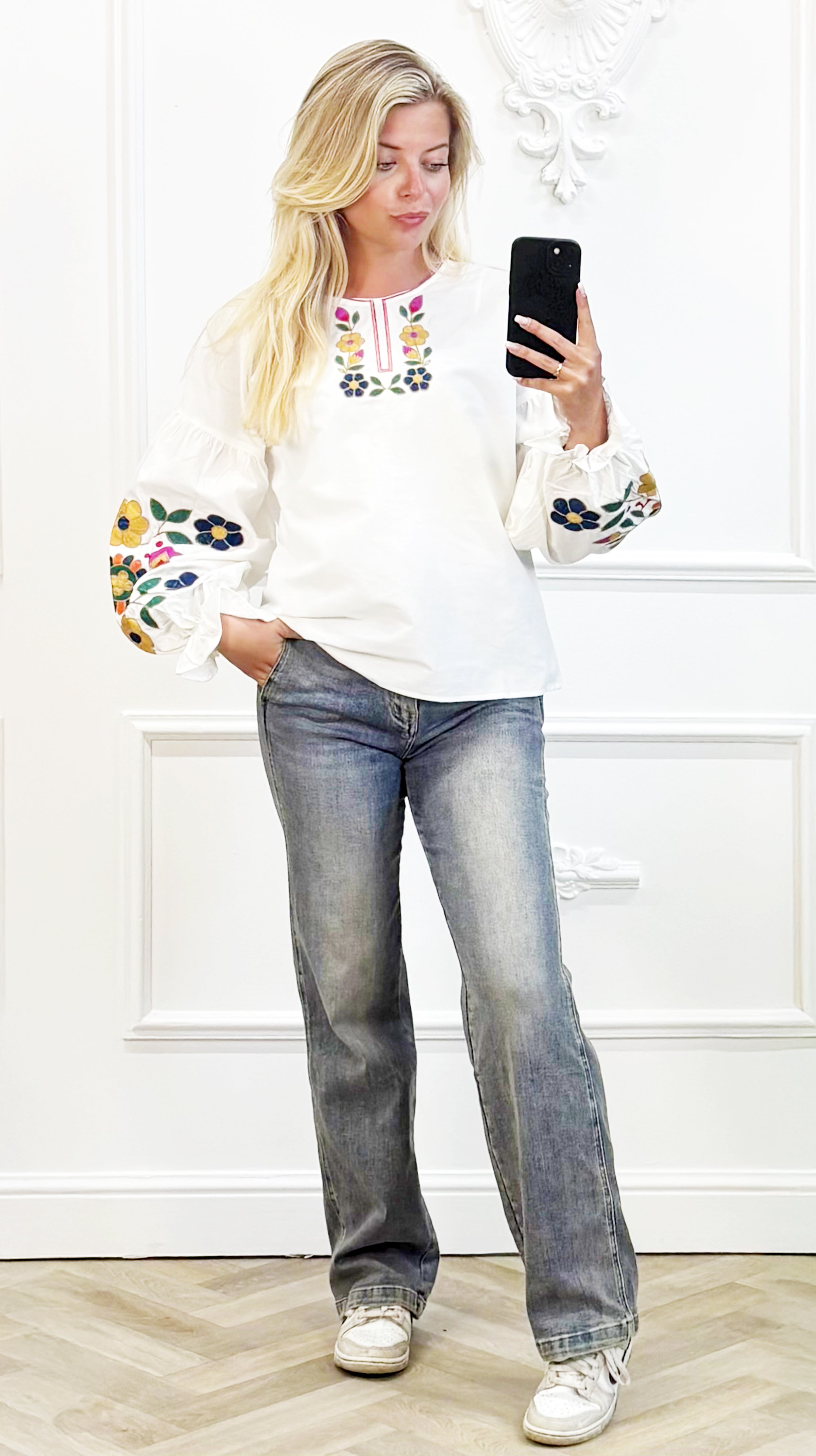 "Witte Boho Blouse met Bloemen"