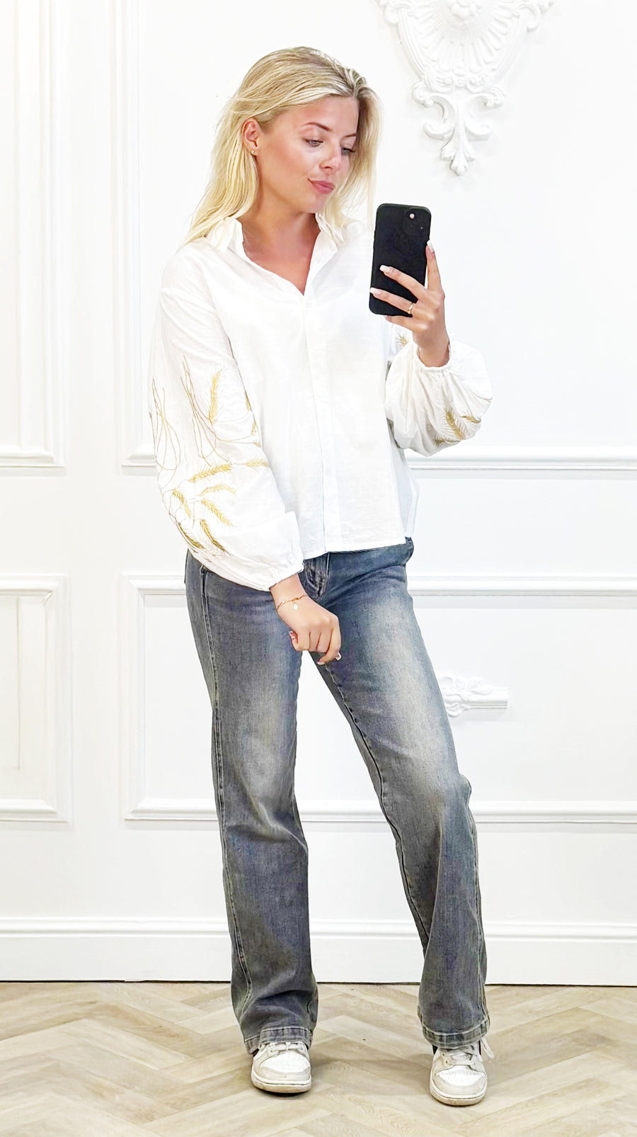 Witte Blouse met Beige Borduursels