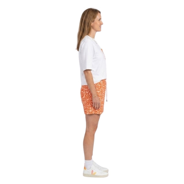 
                    
                      Kyra luipaard co-ord set in oranje voor dames - animal print - detail van het ontwerp
                    
                  