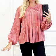 Boho Blouse met Plissé Details en Kantmouwen Roze