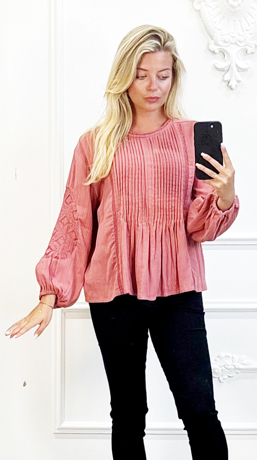 Boho Blouse met Plissé Details en Kantmouwen Roze
