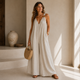 Luchtige Wide Leg Jumpsuit met Goudkleurige Broche - Beige