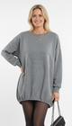Grijze Oversized Sweaterdress met Reliëfprint  Comfortabel & Trendy Damesmodel