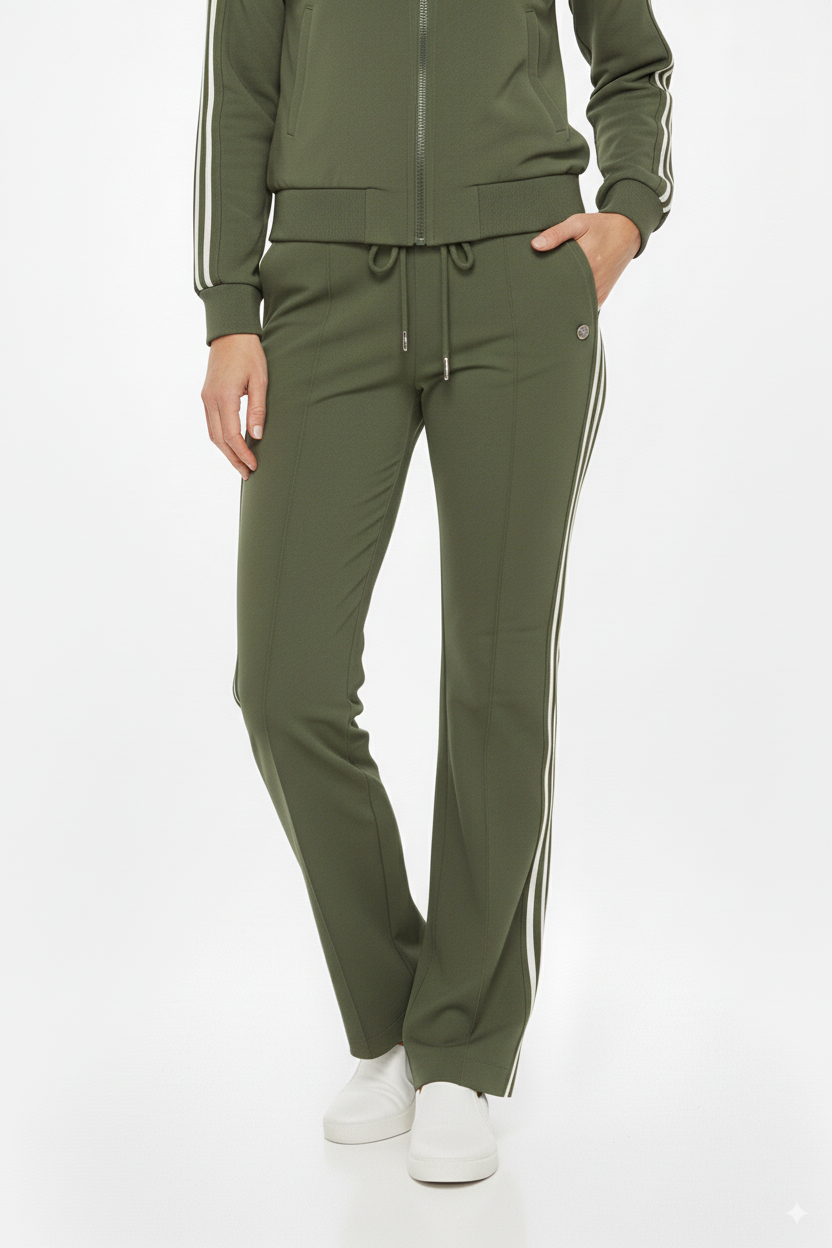 Mi Piace groene dames trainingsbroek met witte strepen

Sportieve groene broek dames Mi Piace – casual look

Mi Piace trainingspak broek groen met strepen