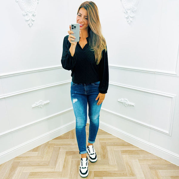 
                    
                      Broderie Top Zwart - BlushFashionstore
                    
                  