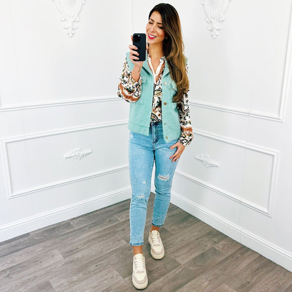 
                    
                      Button Gilet Teddy Mint Groen - BlushFashionstore
                    
                  