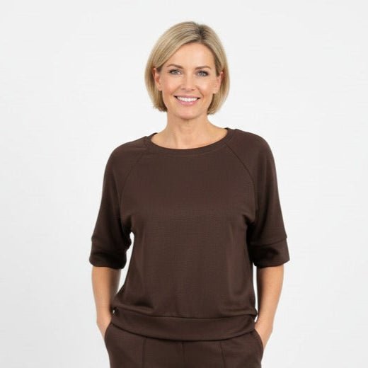Chastar Top Bruin – Minimalistisch en Comfortabel - BlushFashionstore
