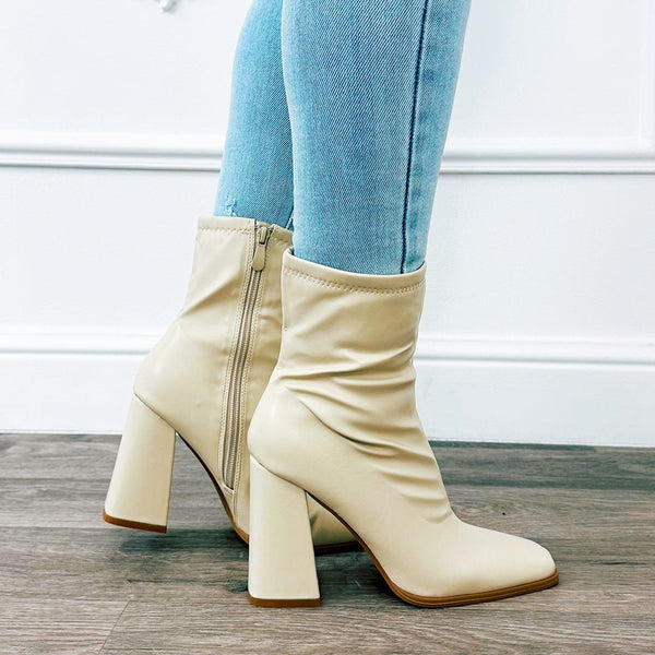
                    
                      Classy Boots Creme - BlushFashionstore
                    
                  