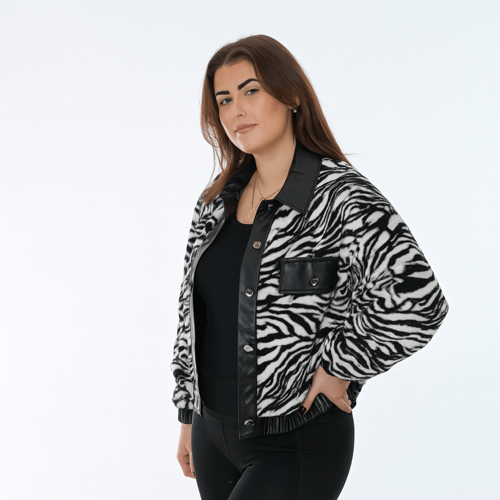 Dames jas met zebra print & faux leather details – Kort model - BlushFashionstore