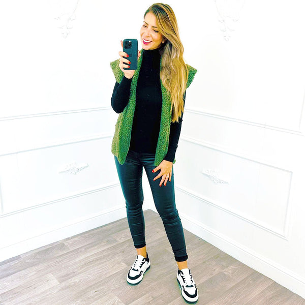 
                    
                      Gilet Teddy Army - BlushFashionstore
                    
                  