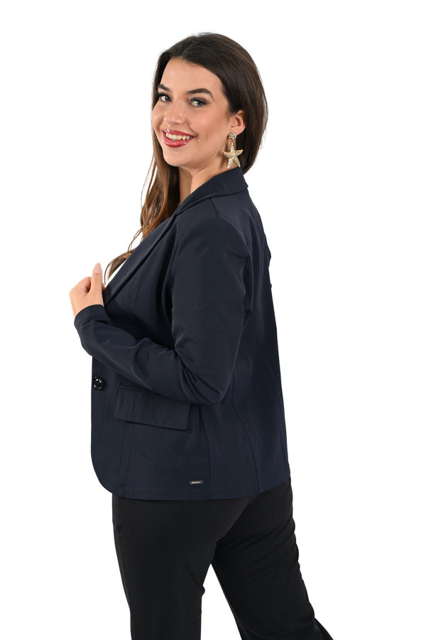 
                    
                      Mi Piace Blazer in Dark Blue – Tijdloos, stijlvol en veelzijdig - BlushFashionstore
                    
                  