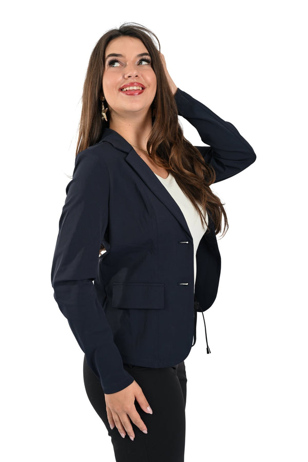 
                    
                      Mi Piace Blazer in Dark Blue – Tijdloos, stijlvol en veelzijdig - BlushFashionstore
                    
                  