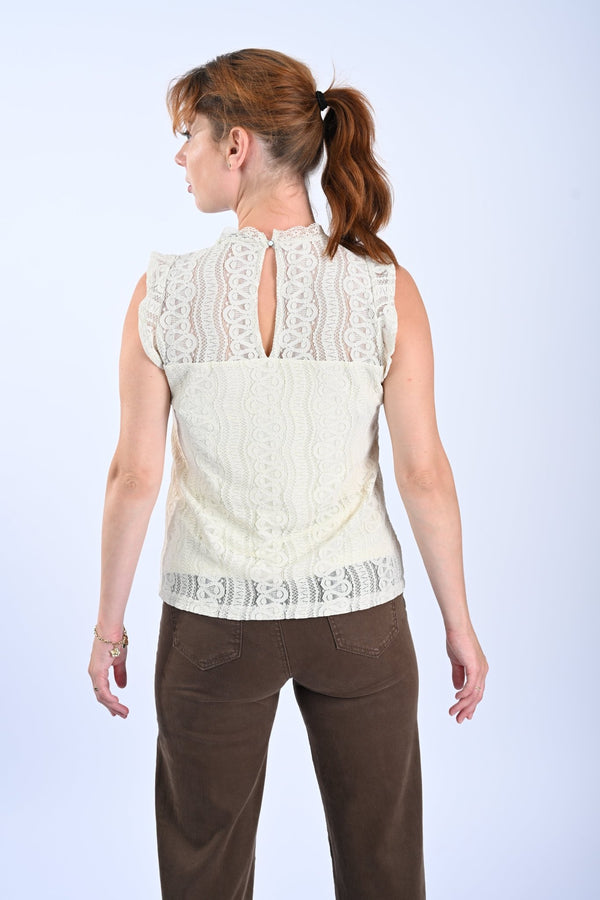
                    
                      MI Piace Crèmekleurige Kanttop – Elegante Mouwloze Dames Top met Fijne Details - BlushFashionstore
                    
                  