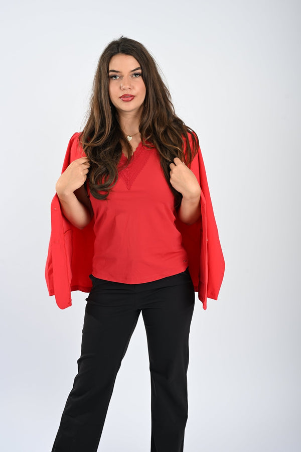 
                    
                      Mi Piace Mouwloze Top met Kant – Dark Red - BlushFashionstore
                    
                  