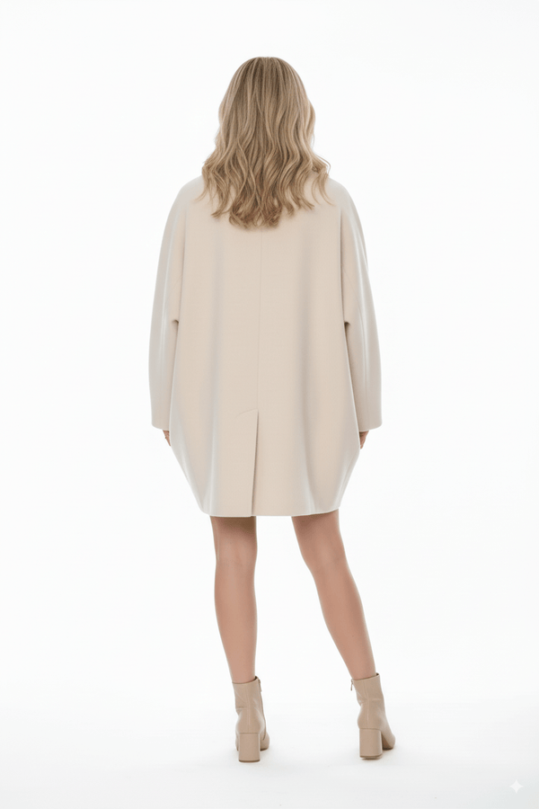 
                    
                      Oversized Beige Mantel met Grote Knopen - BlushFashionstore
                    
                  