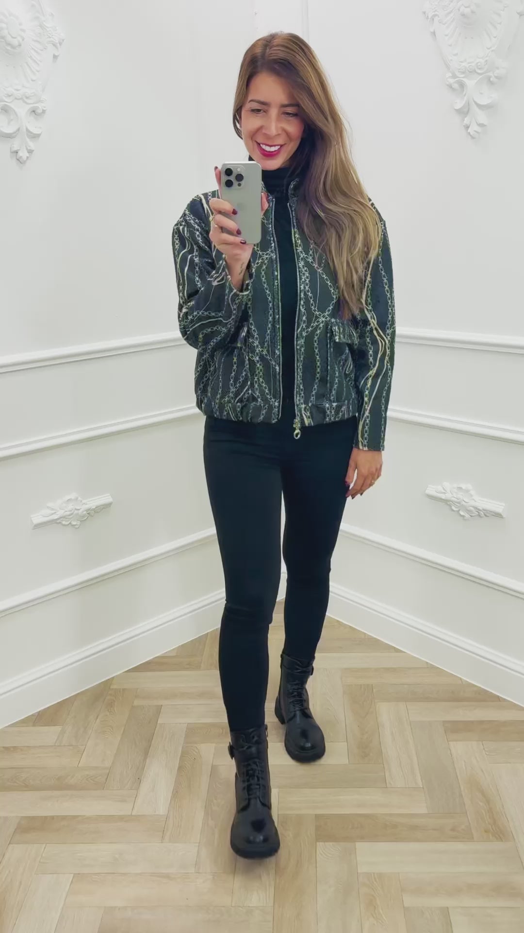 Bomber Julie Zwart