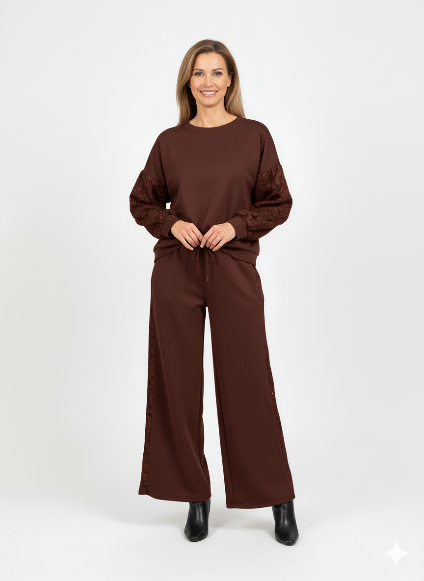 Bruine dames loungewear set met kantdetails.