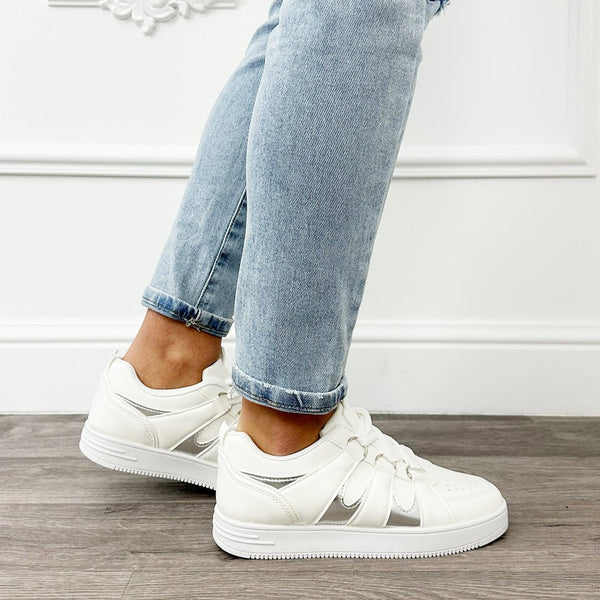 
                    
                      Sneaker Detail Zilver - BlushFashionstore
                    
                  