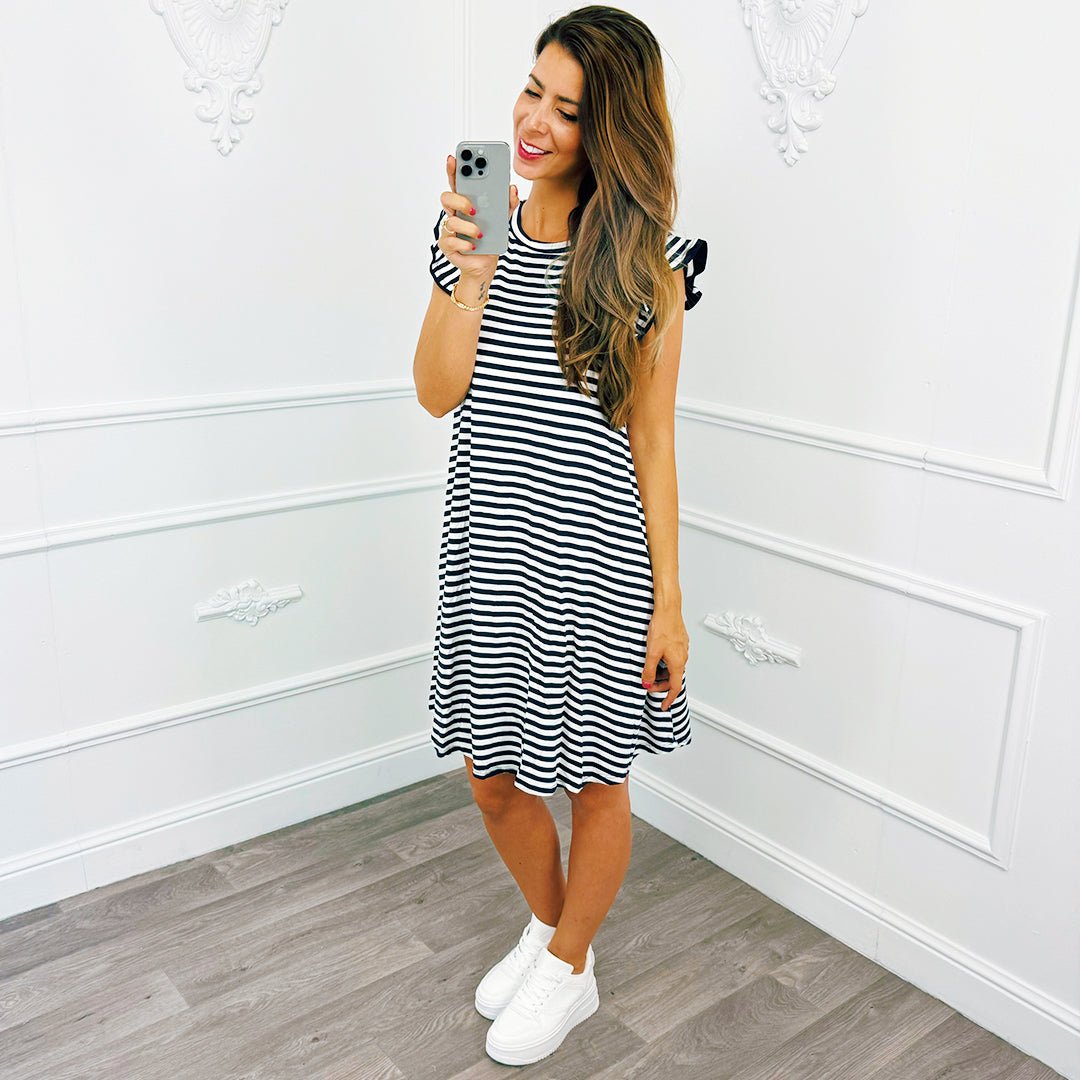 Streep Ruffel Dress Marine Blauw - BlushFashionstore