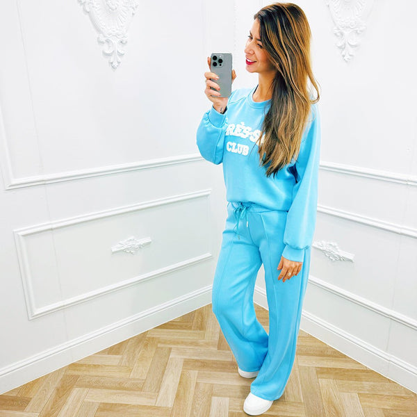 
                    
                      Sweater Lizzy Lichtblauw - BlushFashionstore
                    
                  