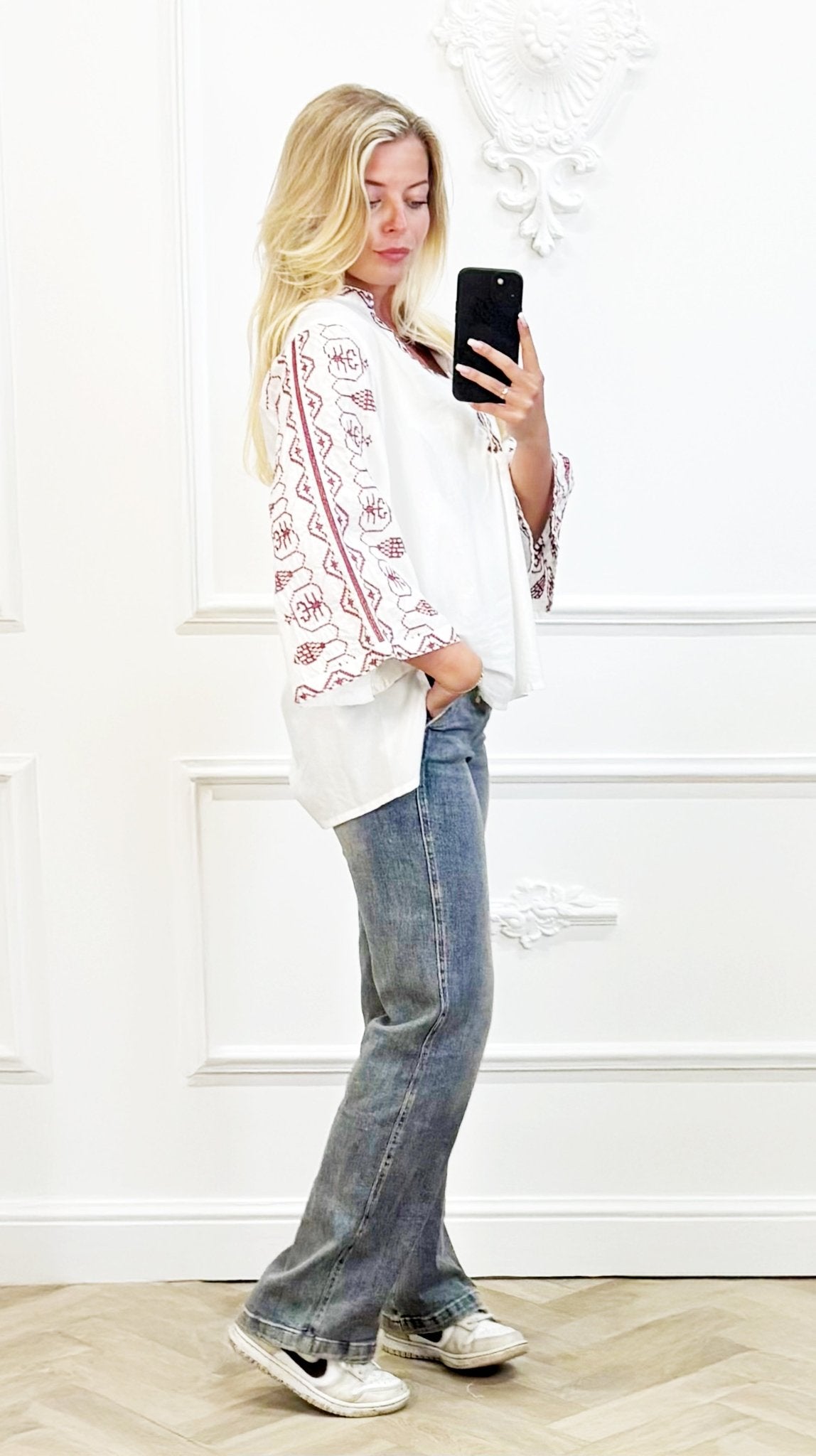 "Wijde Boho Top met Mouwenborduurwerk - BlushFashionstore