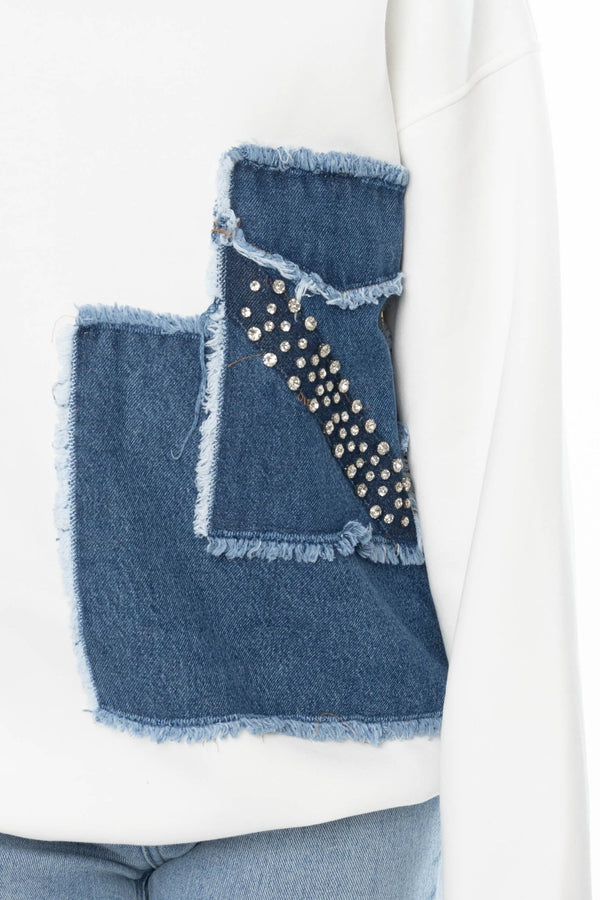 
                    
                      Witte dames sweater met denim patch & studs – Oversized fit - BlushFashionstore
                    
                  