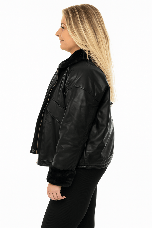 
                    
                      Zwarte dames faux leather jas – Kort model met bontkraag & manchetten - BlushFashionstore
                    
                  
