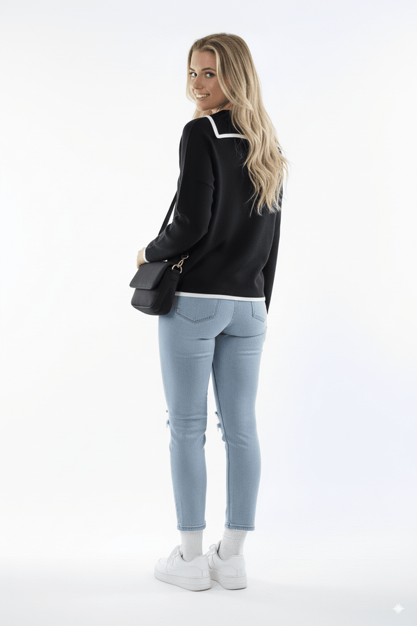 
                    
                      Zwarte Damestrui met Witte Bies en Kraagdetail - BlushFashionstore
                    
                  