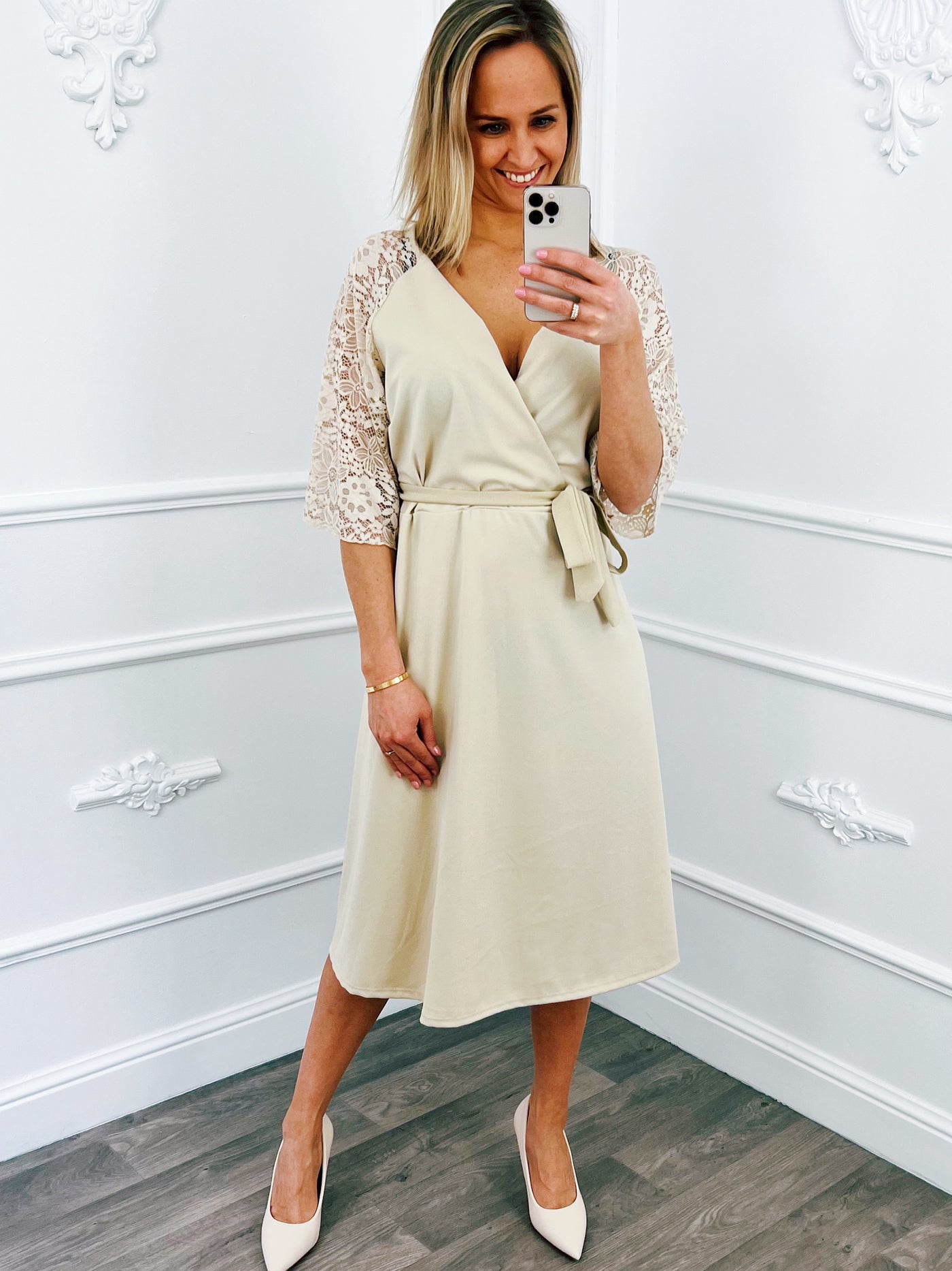 Jurk Kanten Mouw Beige