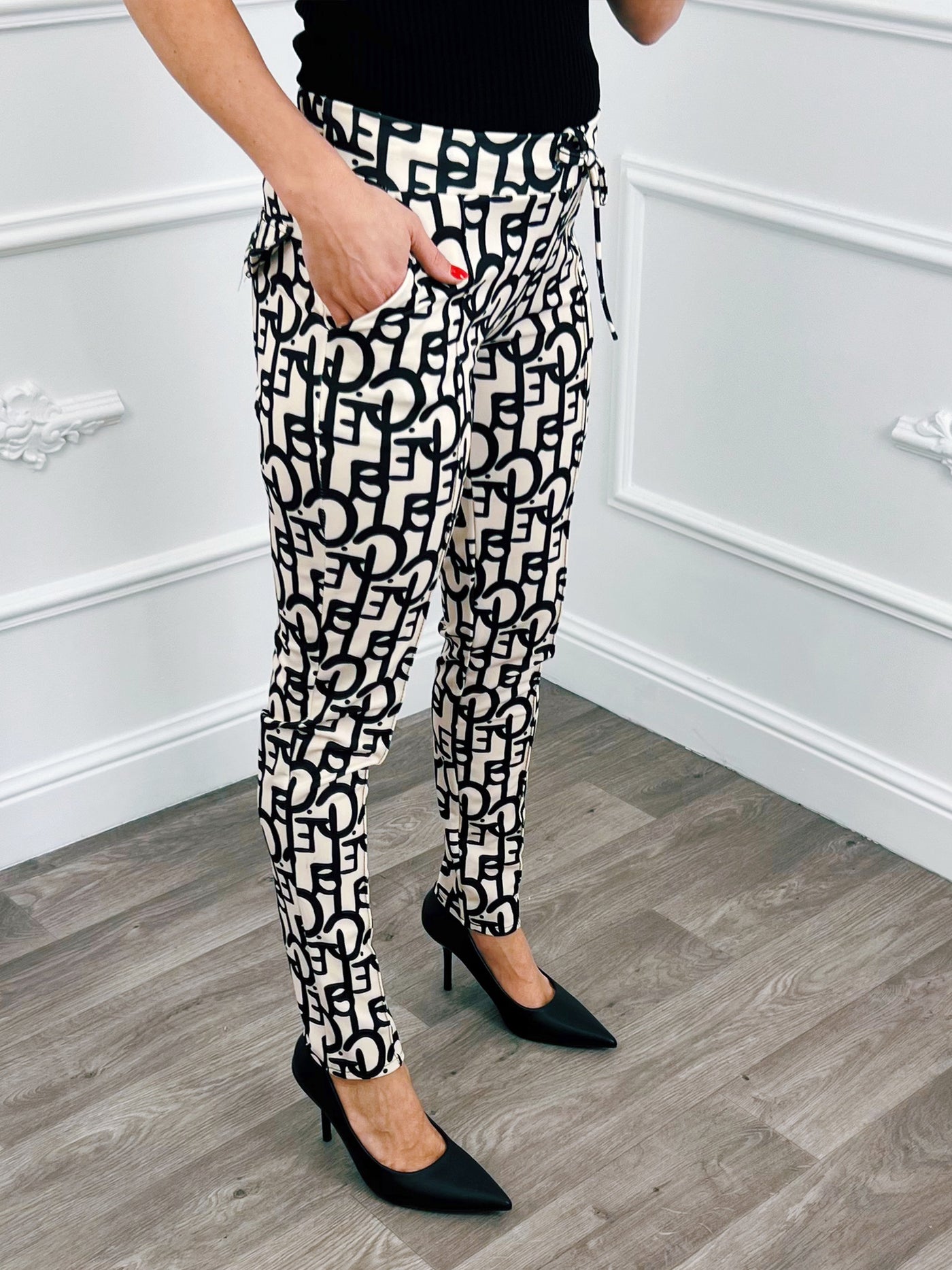 Letter Travel Broek
